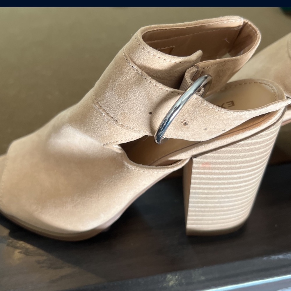 Heels - Picture 2 of 3